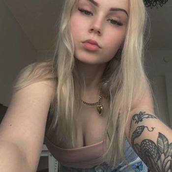 Pieleen (19) uit Houthulst (West-vlaanderen) wilt afspreken voor sex