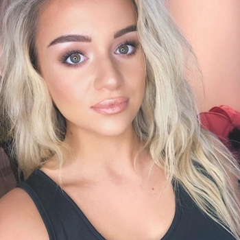 Miekke (22) uit Oud-Turnhout (Antwerpen) wilt afspreken voor sex