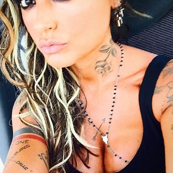 Afspreken met Tattohoty? Meld je gratis aan en maak contact!