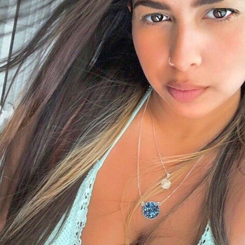 Maygelle (22) uit Ieper (West-vlaanderen) wilt afspreken voor sex