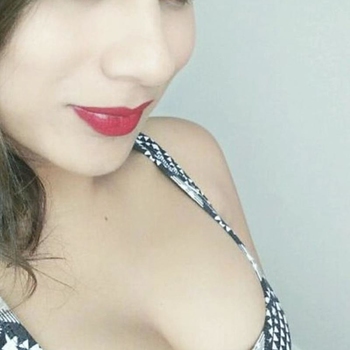Bloske (26) uit Aartselaar (Antwerpen) wilt afspreken voor sex