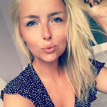 21 jarige vrouw, Lotteloe zoekt contact met mannen in Oost-vlaanderen voor sex!