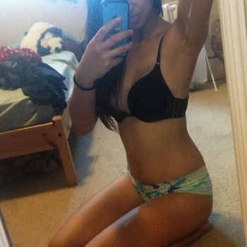 BitsyBetsy (23) uit Tongeren (Vlaams-Limburg) wilt afspreken voor sex