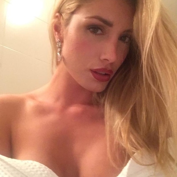 lorri (30) uit Gent (Oost-vlaanderen) wilt afspreken voor sex