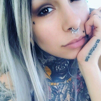 Tattoochicky (28) uit Waals-Brabant