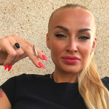 apalonia (32) uit Sint-Truiden (Vlaams-Limburg) wilt afspreken voor sex