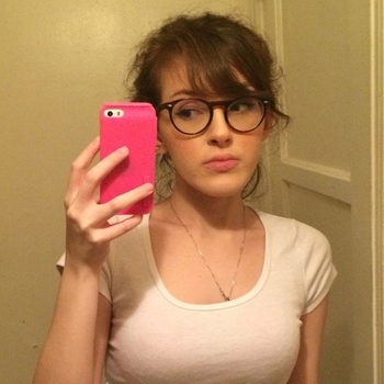 HonestAnnie (24) uit Oud-Turnhout (Antwerpen) wilt afspreken voor sex