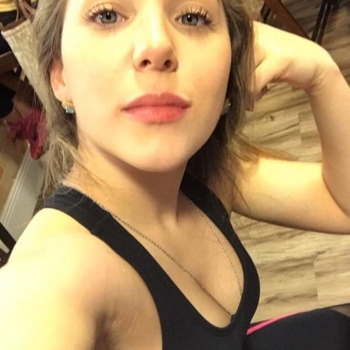 Lenki (24) uit Tongeren (Vlaams-Limburg) wilt afspreken voor sex