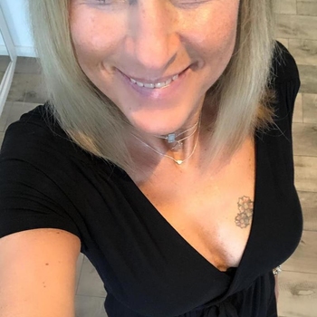 Debsya (48) uit Antwerpen