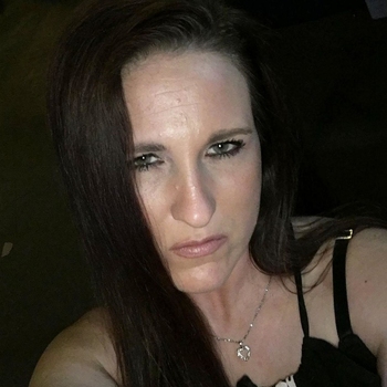 Manonni (45) uit Kinrooi (Vlaams-Limburg) wilt afspreken voor sex