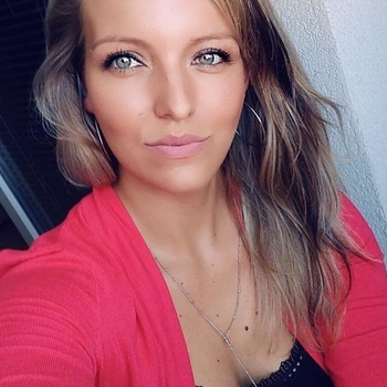 SjoekeS (28) uit Izegem (West-vlaanderen) wilt afspreken voor sex