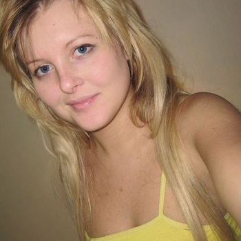 Azra (23) uit Baarle-Hertog (Antwerpen) wilt afspreken voor sex