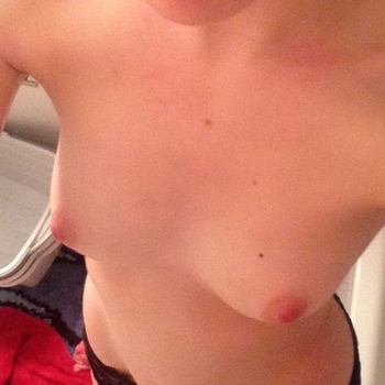 HornyGirly_ (23) uit Dentergem (West-vlaanderen) wilt afspreken voor sex