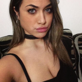 Lizzy99 (23) uit Ingelmunster (West-vlaanderen) wilt afspreken voor sex